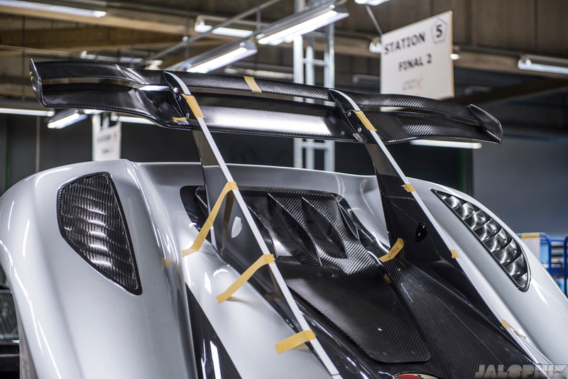 Illustration for article titled This Is The Final Build Process Of The Amazing Koenigsegg One:1
